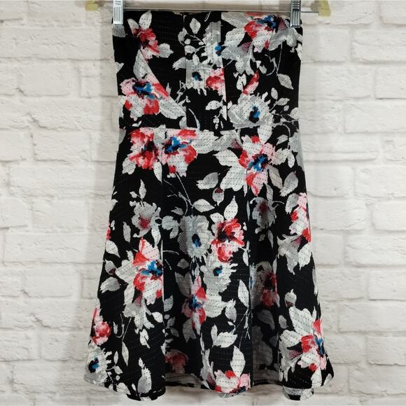 A Express Women Black Grey Floral Strapless A Line Fit & Flare Mini Dress Size 0 - Picture 5 of 10